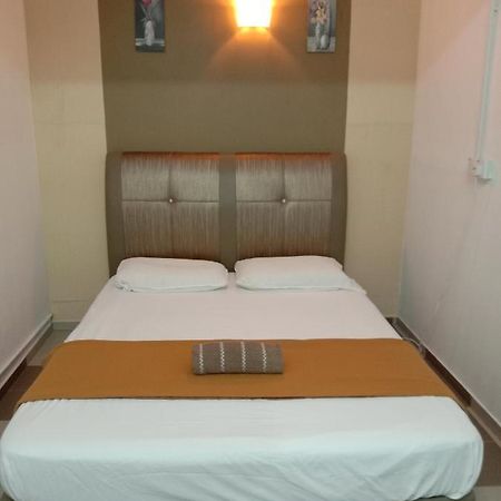 Ulfah Hotel Mersing Exterior foto